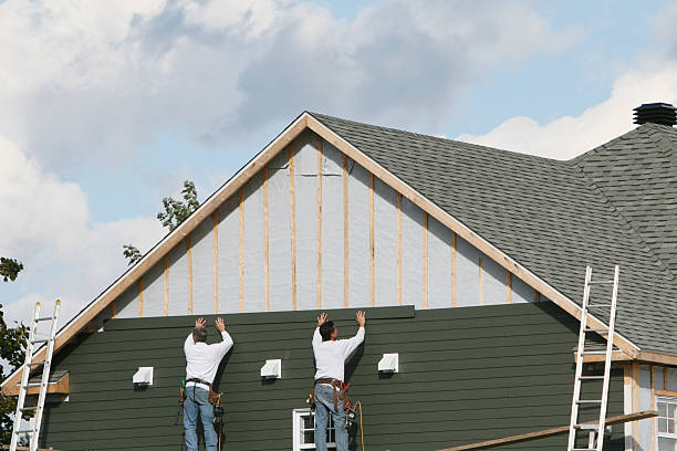 Professional Siding Installation technician working in Saint Louisville, OH